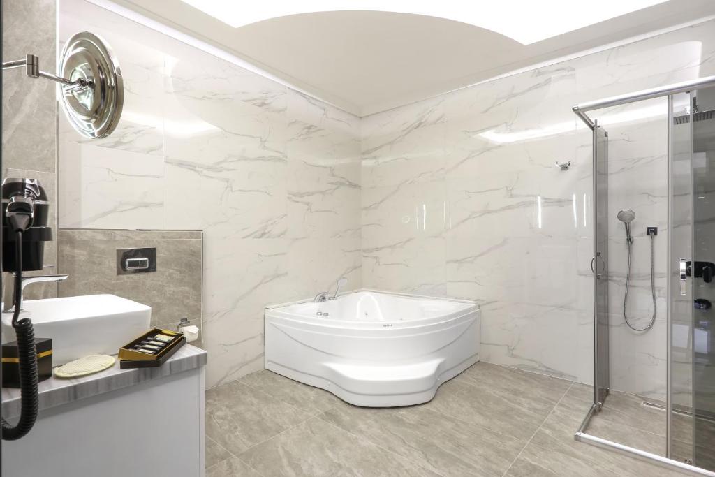 Ванная комната в Aileena Hotel & Villas