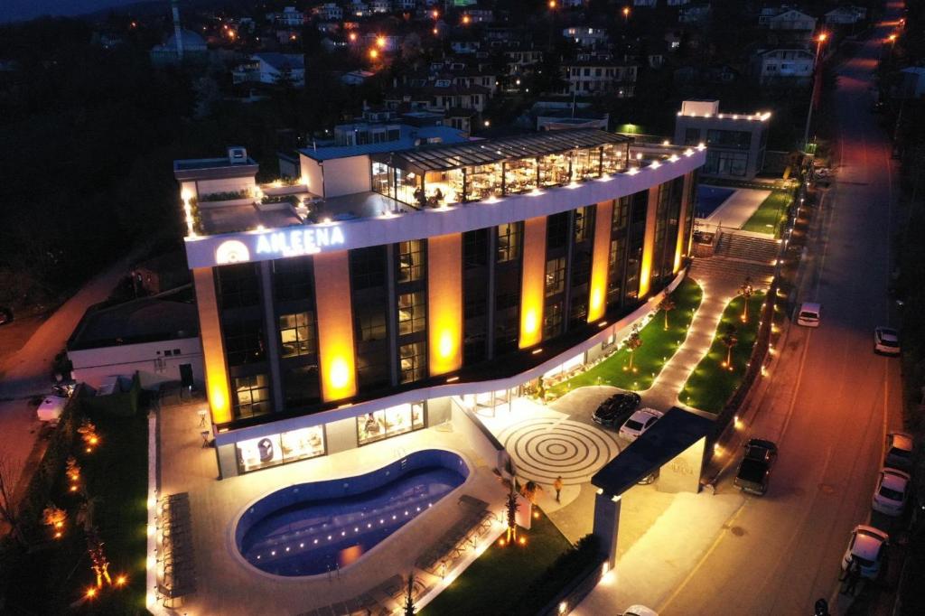 Бассейн в Aileena Hotel & Villas или поблизости