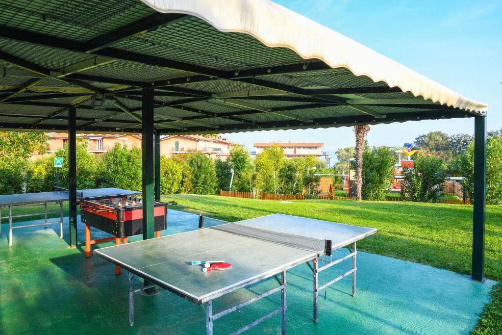 Bazén v ubytování Apparthotel San Sivino nebo v jeho okolí