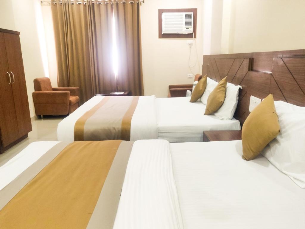 Postel nebo postele na pokoji v ubytování Hotel The Vaishno Devi Hills