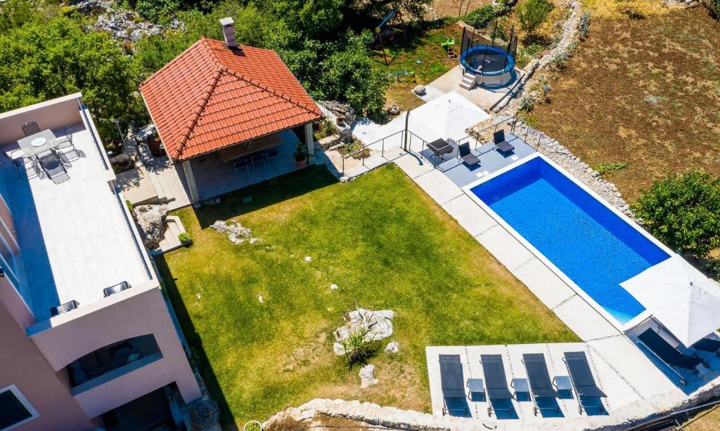 Bazén v ubytování Villa Majkovica nebo v jeho okolí