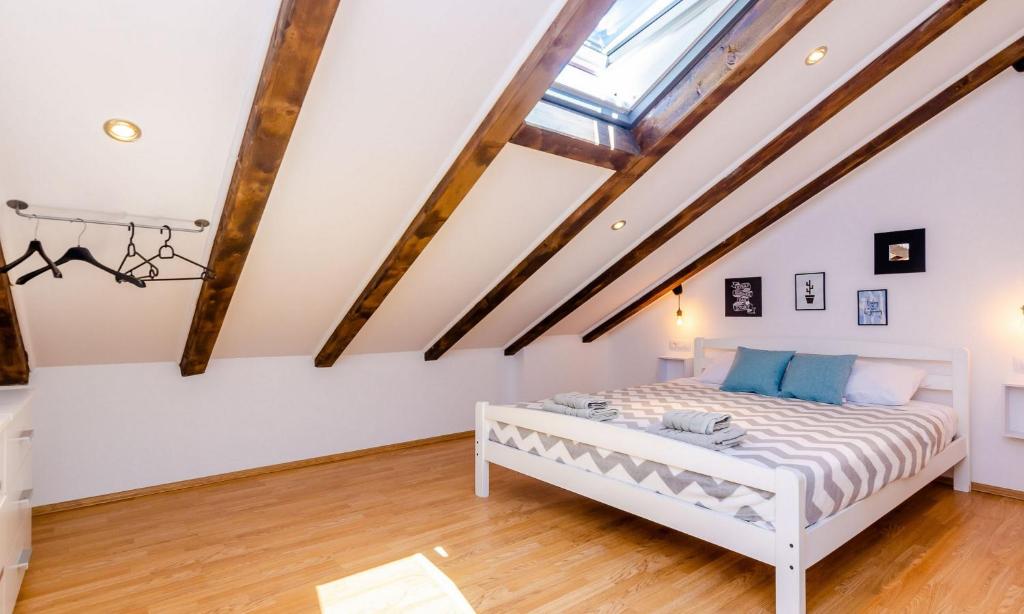 Postel nebo postele na pokoji v ubytování Villa Majkovica