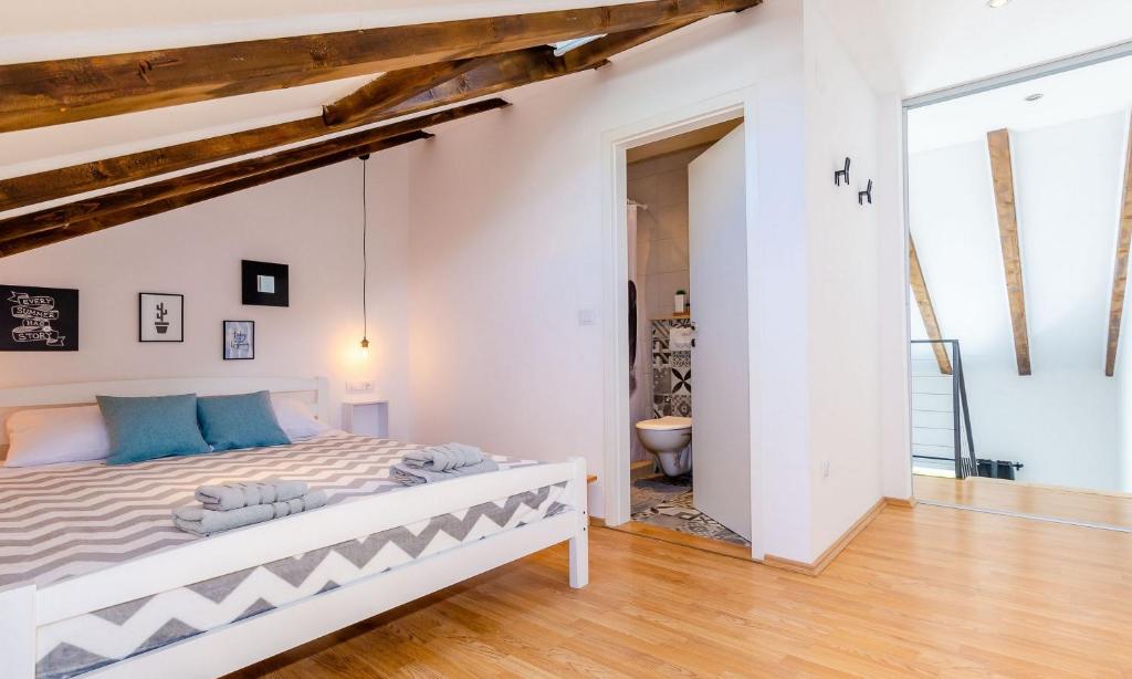 Postel nebo postele na pokoji v ubytování Villa Majkovica