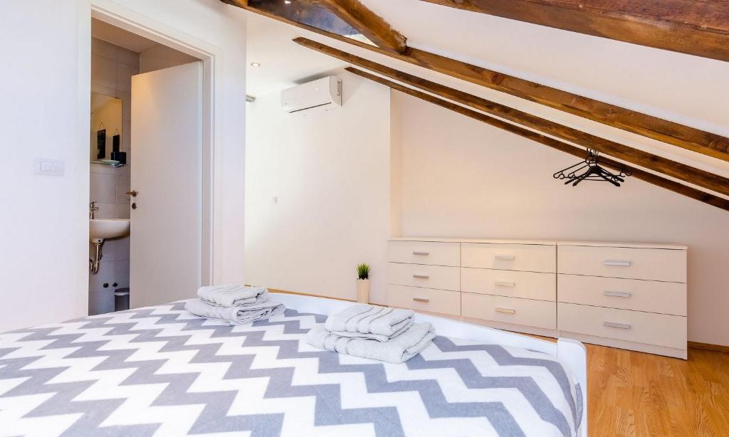 Postel nebo postele na pokoji v ubytování Villa Majkovica