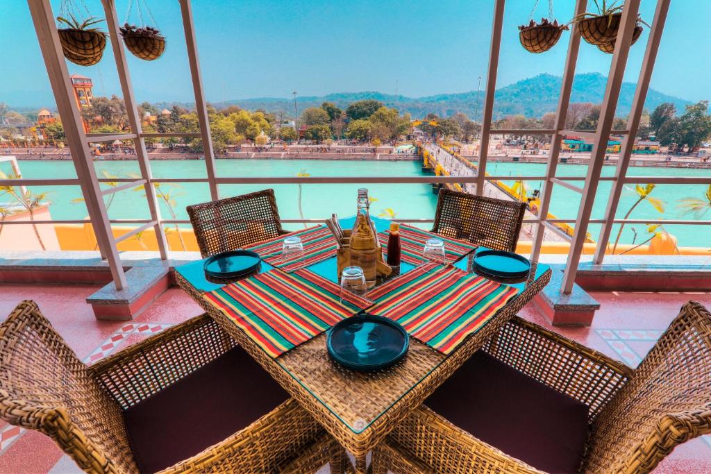 Bazén v ubytování Ganga Lahari by Leisure Hotels nebo v jeho okolí