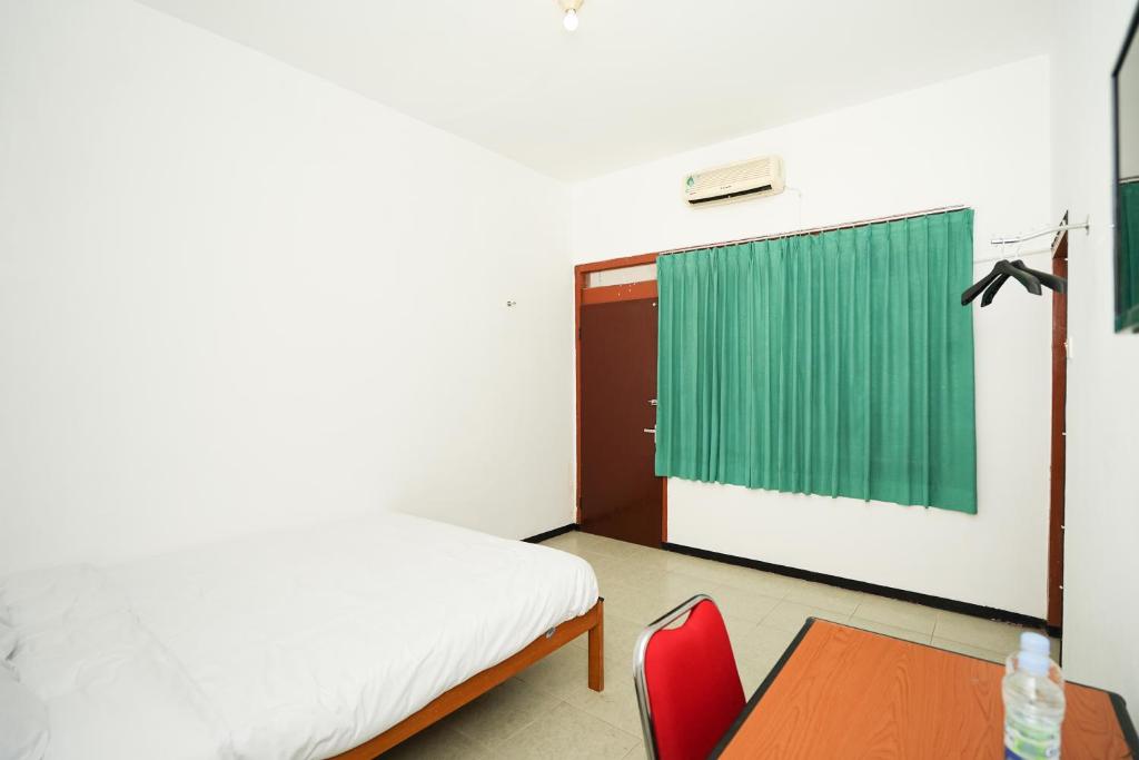 Postel nebo postele na pokoji v ubytování Merapi Inn Syariah by ecommerceloka