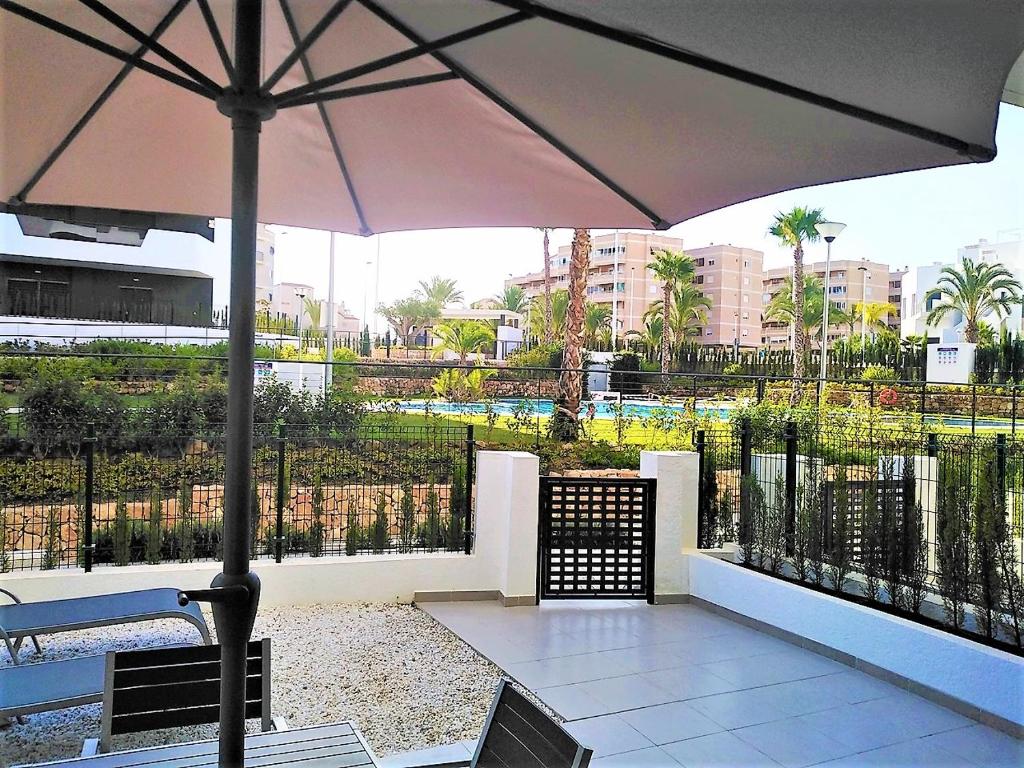 Cosy ground floor apartment with direct access to the pool ...
