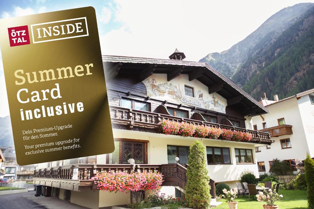 un cartel frente a un edificio con hotel en Hotel Sportpension Carinthia, en Sölden