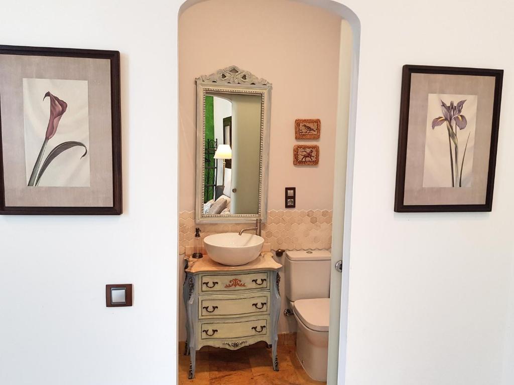A bathroom at Riad Mezquita de Cordoba