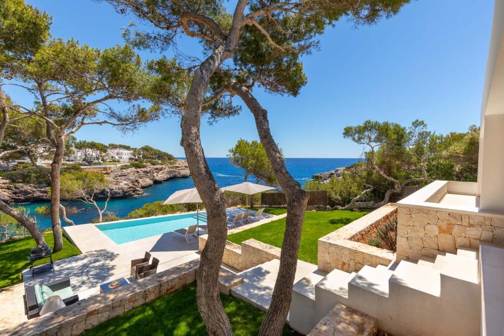 a villa with a view of the ocean at Villa Magdala in Portopetro