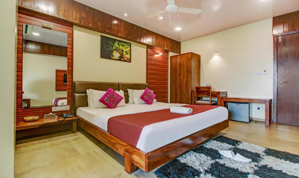 A bed or beds in a room at Hotel Shree Daan