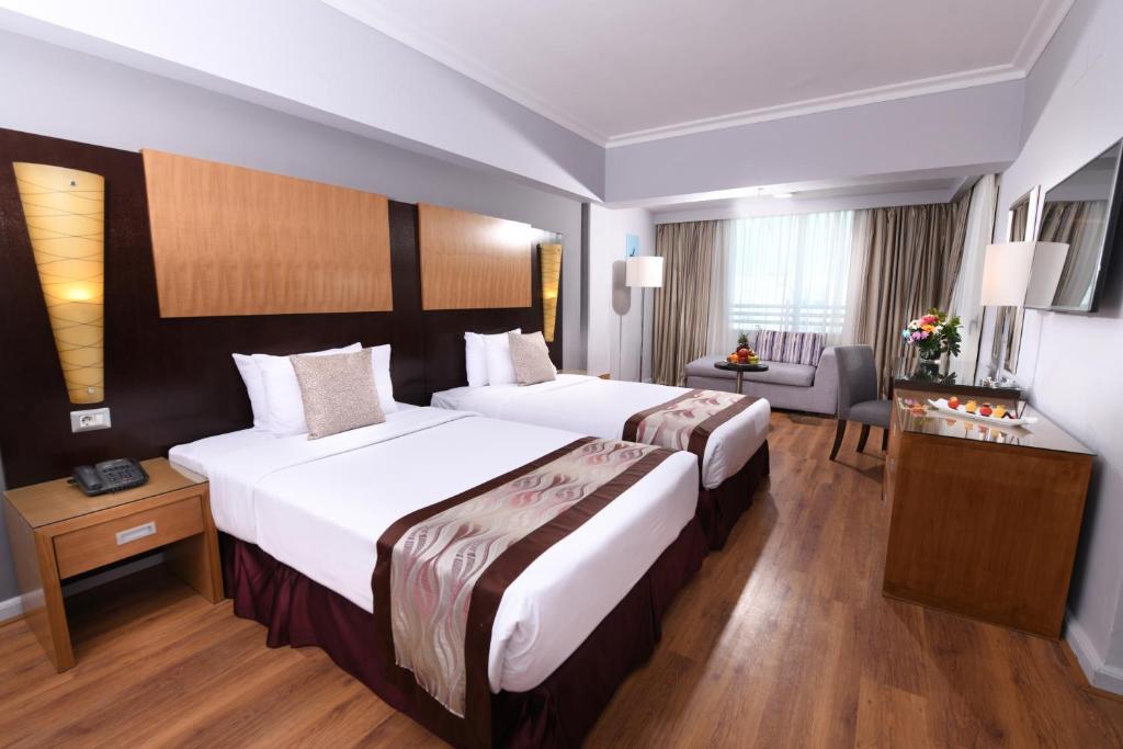 Postel nebo postele na pokoji v ubytování Tolip El Galaa Hotel Cairo