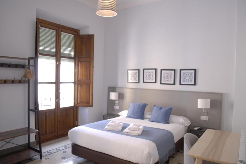 La Perla Granada Suites - Housity