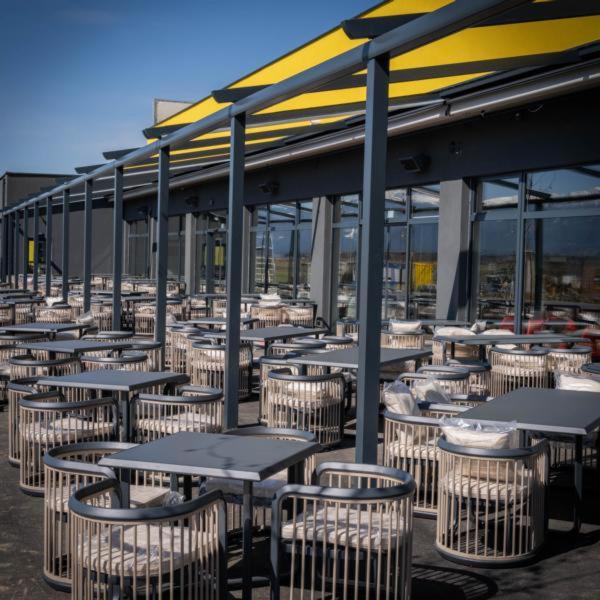 A restaurant or other place to eat at RINGRAST das Erlebnishotel beim Red Bull Ring