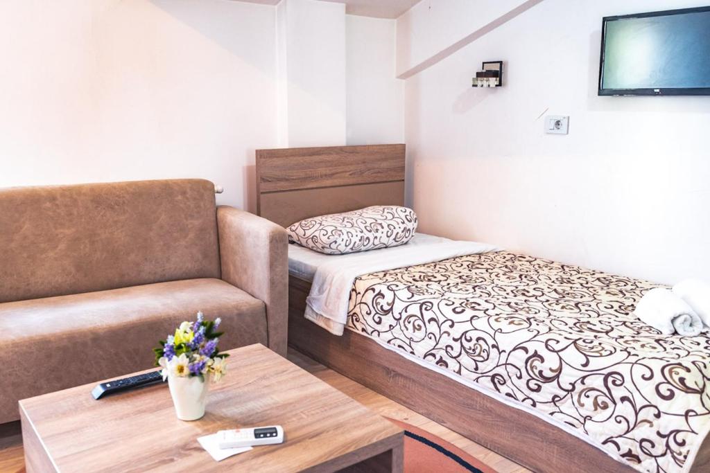 Postel nebo postele na pokoji v ubytování Hotel Zeleni Vir