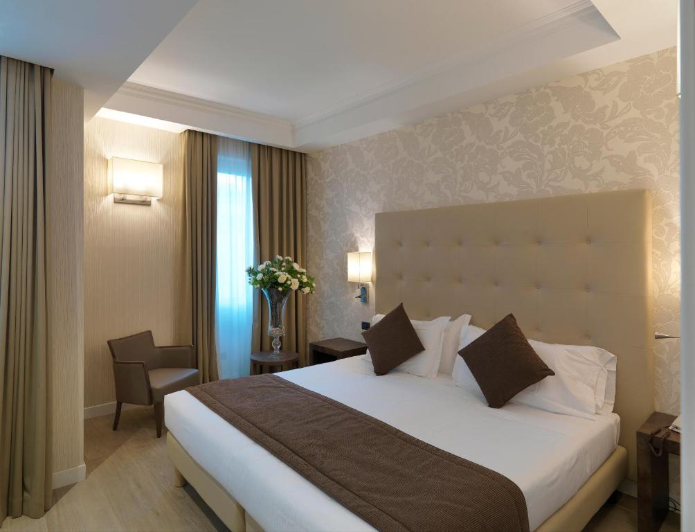 Postel nebo postele na pokoji v ubytování Windsor Hotel Milano