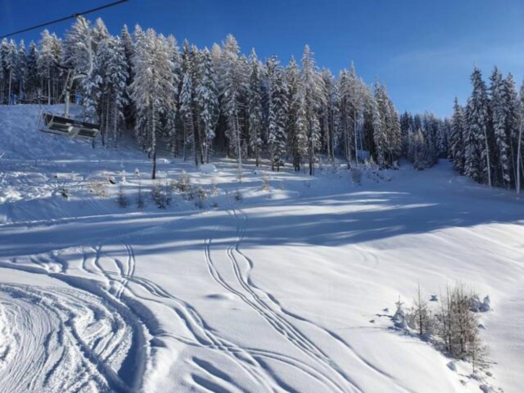 Obiekt Ferienapartment Kanzelhöhe an der Skipiste zimą