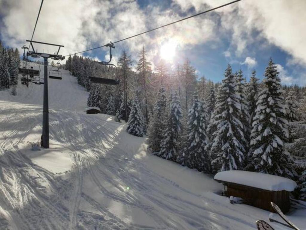Obiekt Ferienapartment Kanzelhöhe an der Skipiste zimą