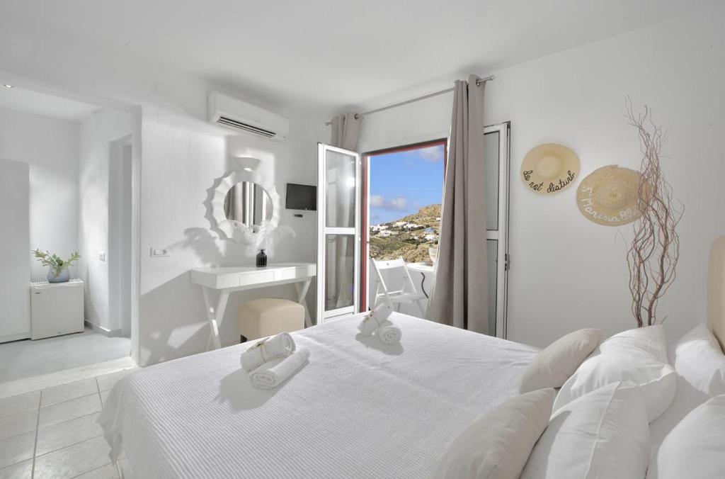 Gallery image of Orizon Tagoo Mykonos in Mikonos