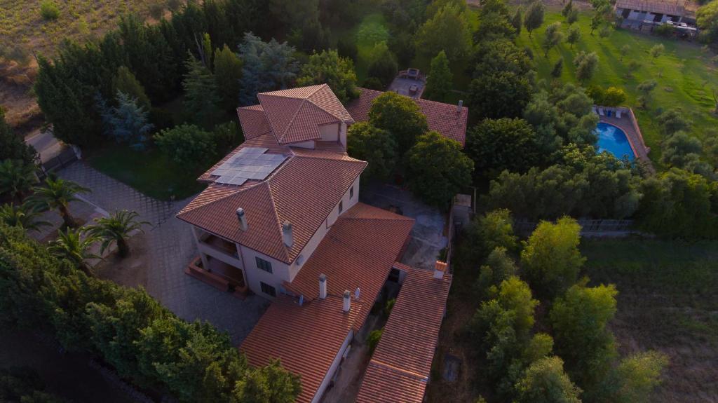 an overhead view of a house with a roof at Casa vacanze Maria Maddalena 1 Iglesias in Iglesias