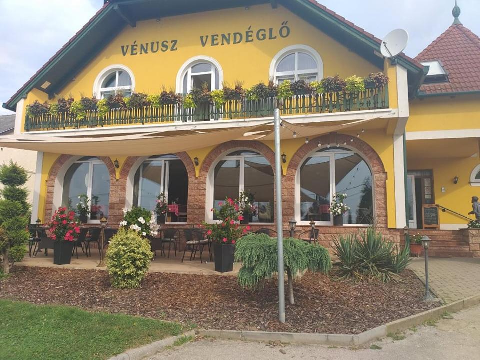Budova, kde se bed and breakfast nachází