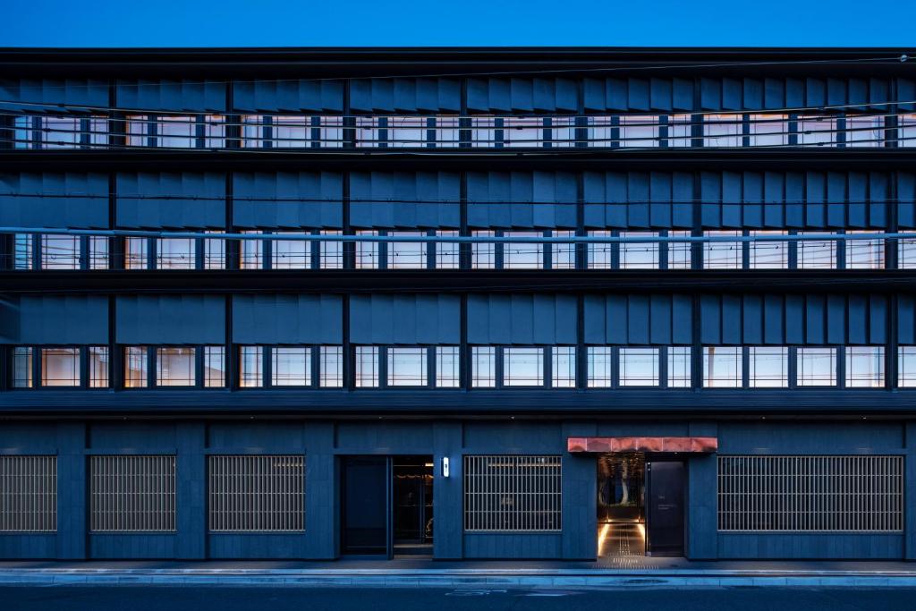 uma vista exterior de um edifício em hotel tou nishinotoin kyoto em Quioto