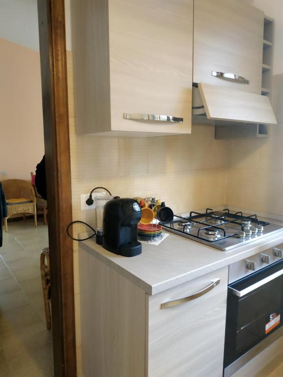 Kuchyňa alebo kuchynka v ubytovaní Vacanza in Ogliastra