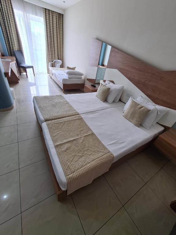 Water's Edge Hotel - Tripla Stanza