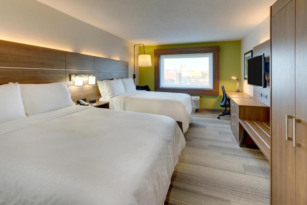 Holiday Inn Express - Cincinnati North - Monroe by IHG - Standard Queen Room With Two Queen Beds