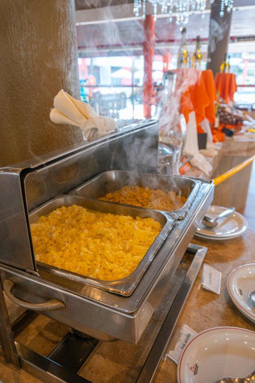 Comida no hotel ou em algum lugar perto