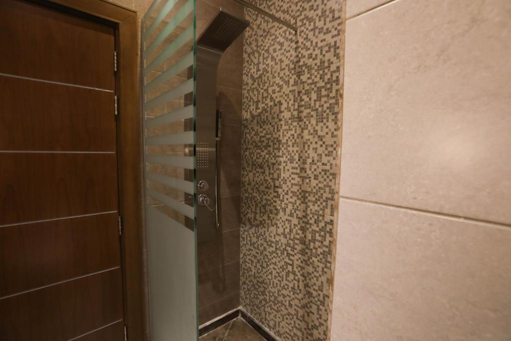 Koupelna v ubytování Diamond Tower Hotel