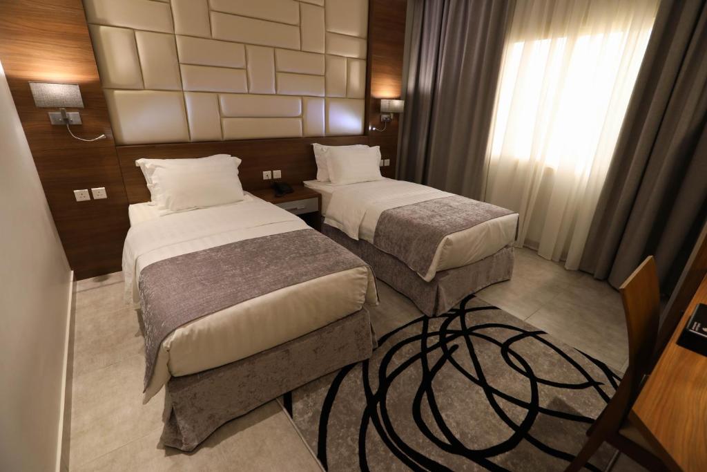 Postel nebo postele na pokoji v ubytování Diamond Tower Hotel