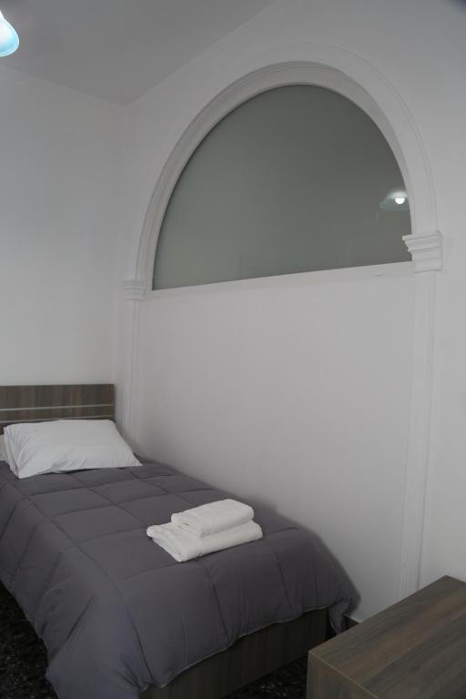 Postel nebo postele na pokoji v ubytování Welcome Home Syros Port Apartment