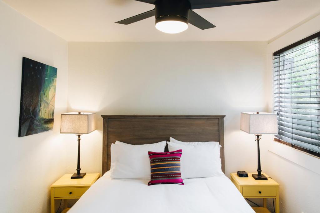 a hotel room with a bed and two lamps at Sonoma's Best Guest Cottages in Sonoma