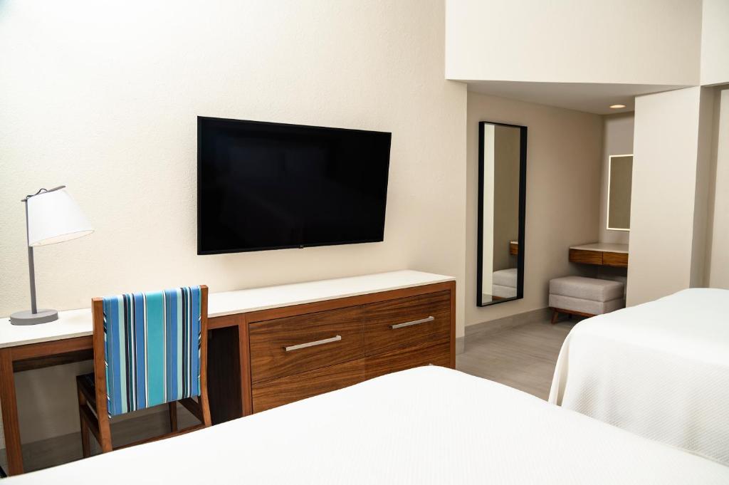 Emporio Cancun - Buy All Inclusive Option photo