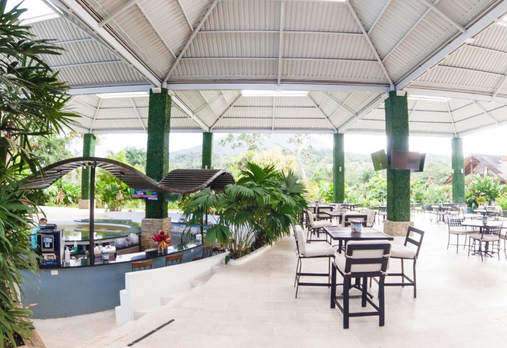 Restaurace v ubytování Arenal Paraiso Resort Spa & Thermo Mineral Hot Springs