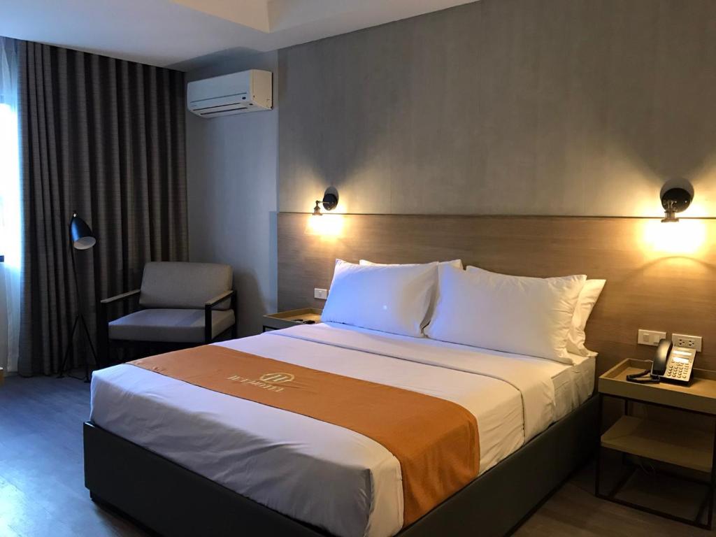 Postel nebo postele na pokoji v ubytování JET Hotel