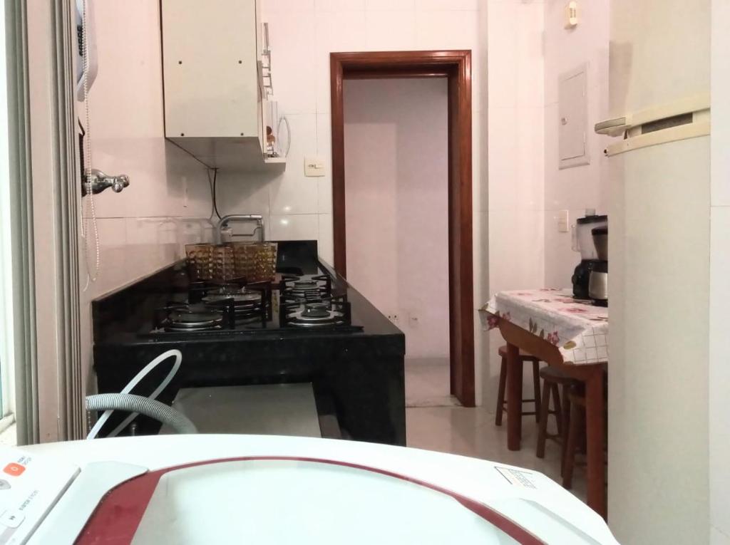  COPACABANA 3 quartos com ar cond GARAGEM a 2 qds da praia