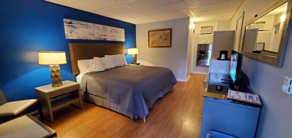 Postel nebo postele na pokoji v ubytování Lido Motel Lake George