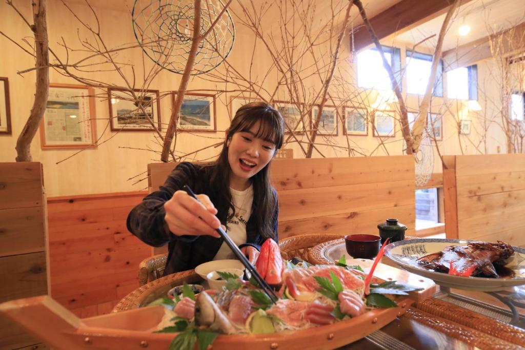 ホテルの敷地内または近くでの食事または食べ物