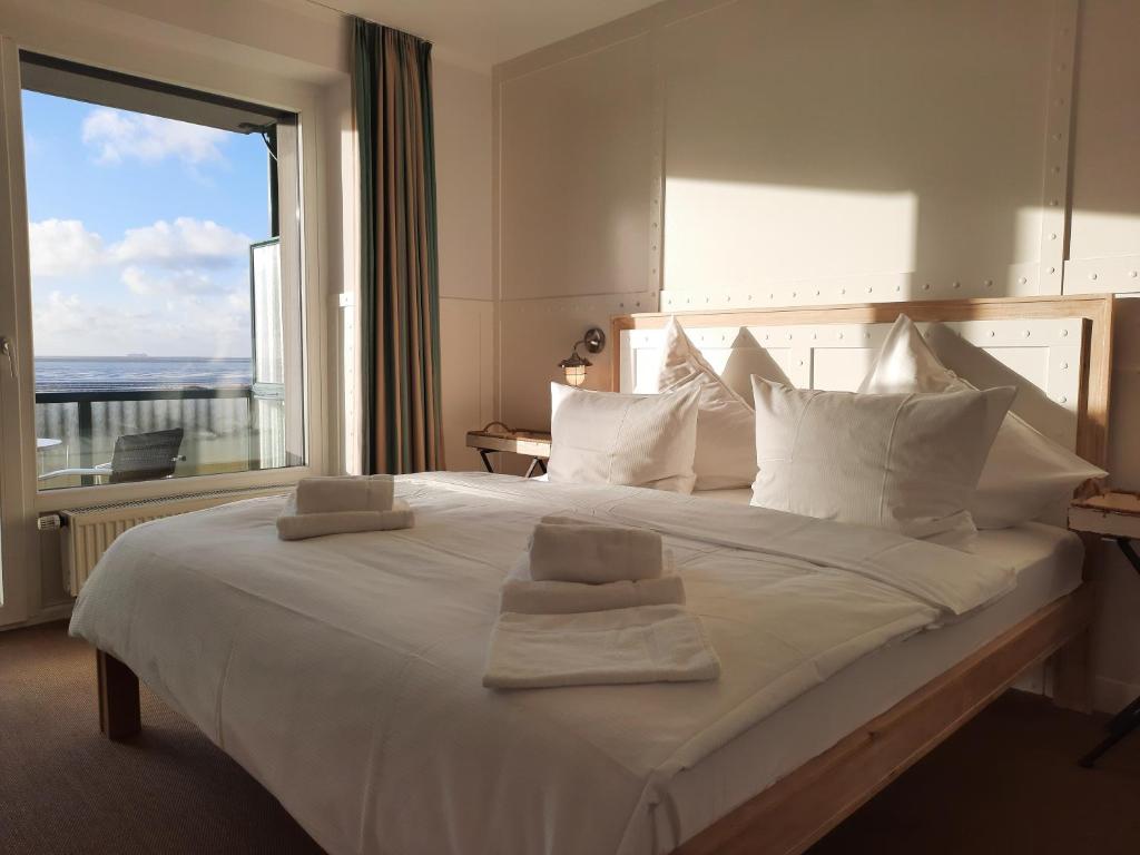 Postel nebo postele na pokoji v ubytování Beachhotel Cuxhaven