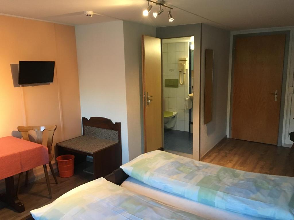 Postel nebo postele na pokoji v ubytování Hotel Löwen