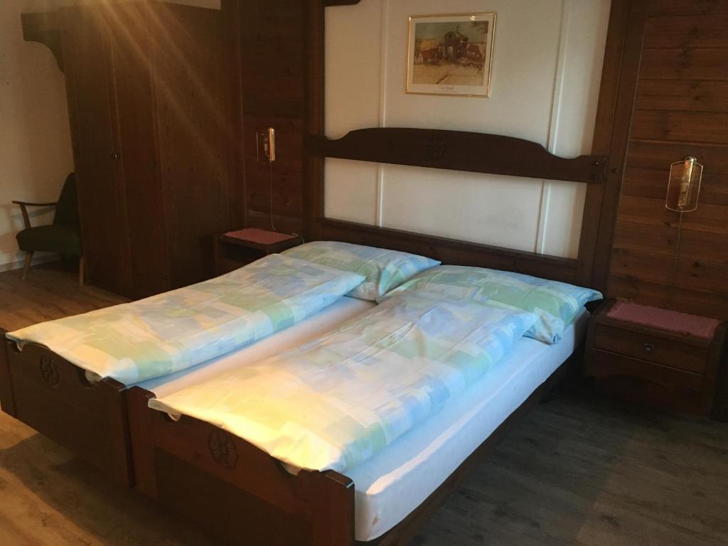 Postel nebo postele na pokoji v ubytování Hotel Löwen