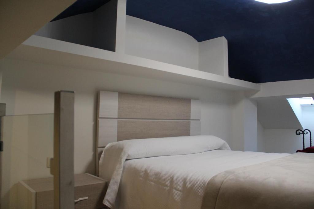 Postel nebo postele na pokoji v ubytování Hostal Poeta Machado