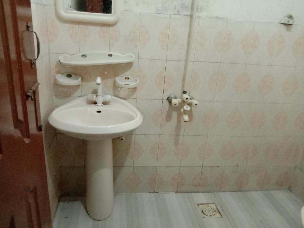 New Taj Hotel - Family Room With Bathroom