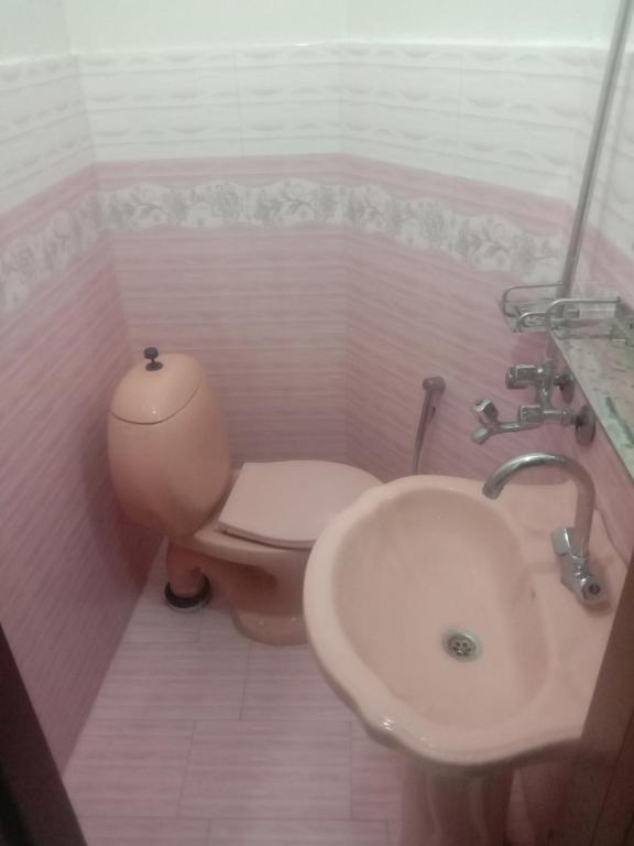 New Taj Hotel - Single Room With Private Bathroom