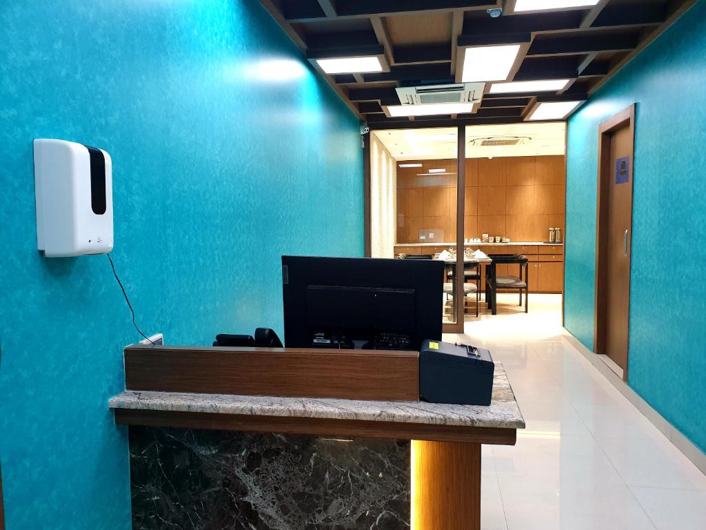 TV a/nebo společenská místnost v ubytování Morvee Hotels Durgapur