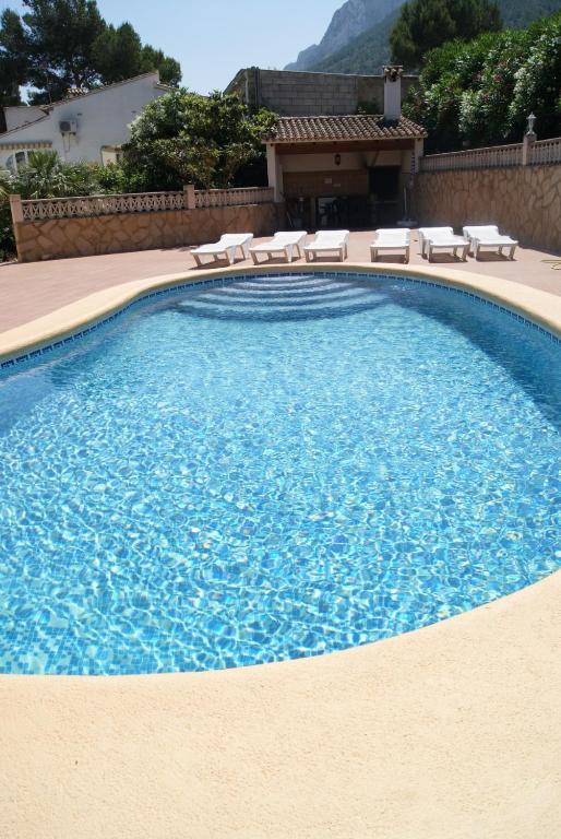 The swimming pool at or close to Villa Efaistos