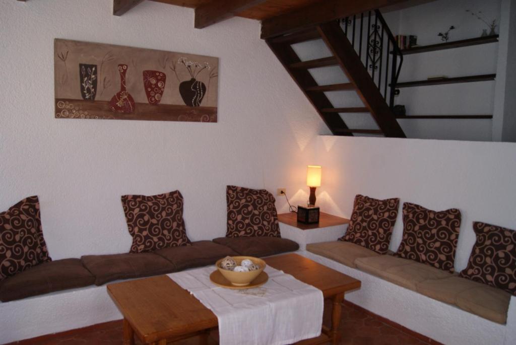 A seating area at Villa Efaistos