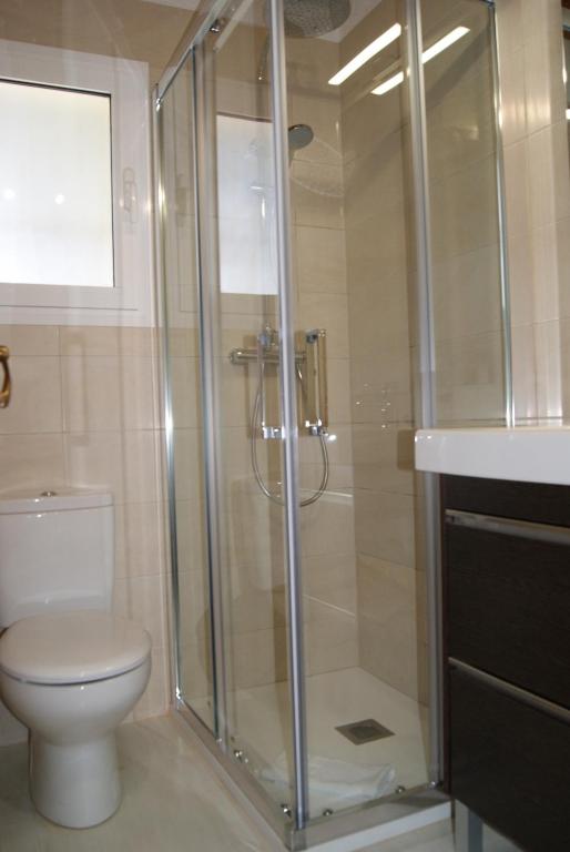 A bathroom at Villa Efaistos
